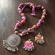 Women's fabric jewellery in floral print 