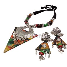 Women's fabric jewellery with printed tussar silk pendant