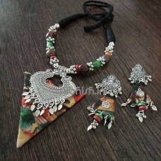 Women's fabric jewellery with printed tussar silk pendant