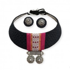 Khan fabric choker in black with pink border