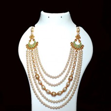 Layered Pearl necklace with a touch of mint