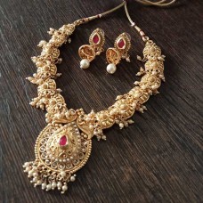 Golden necklace set with rani stone